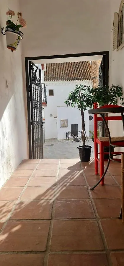 Cheerful One Bedroom Townhouse With Patio Archez Apartment