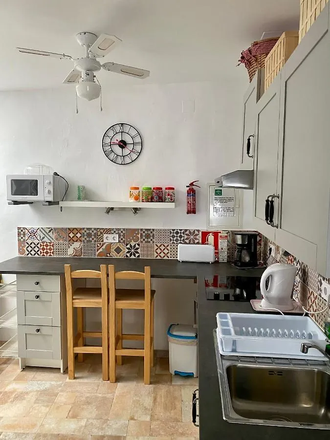 Cheerful One Bedroom Townhouse With Patio Archez Apartment