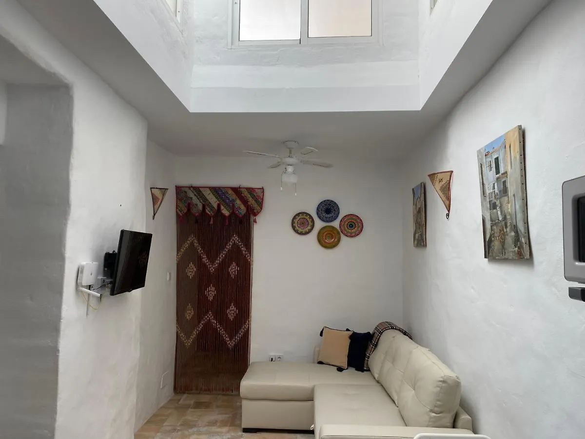 Cheerful One Bedroom Townhouse With Patio Archez 0*,