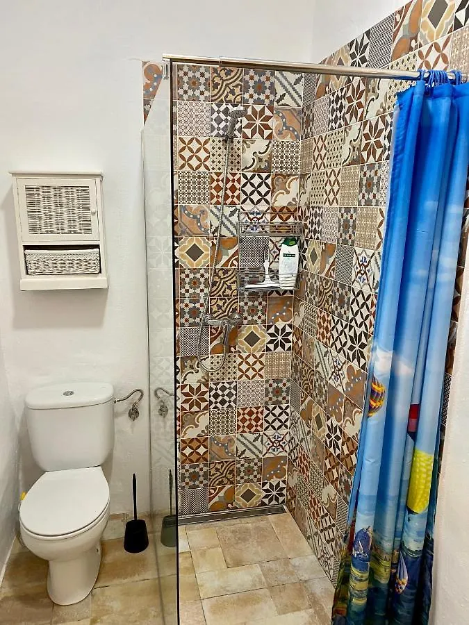 Cheerful One Bedroom Townhouse With Patio Archez Apartment