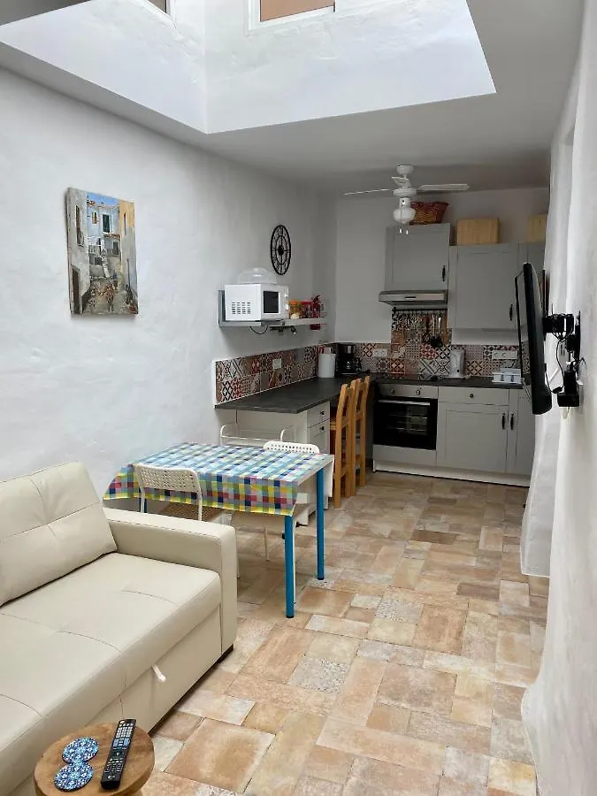 Cheerful One Bedroom Townhouse With Patio Archez Apartment